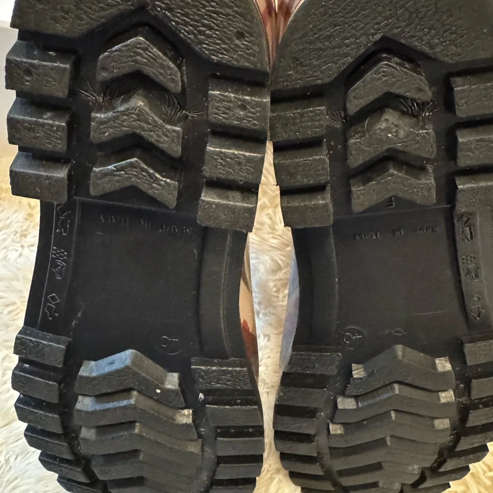 Burberry Check Heart Rain Boots - Picture 3 of 3